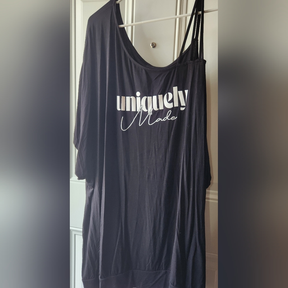 Black Uniquely Made Top Wit Drop Cold Shoulder Style● Final Price / No Offers